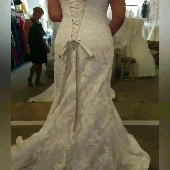 Stella York UNALTERED Lace Gown - Picture 9 of 13